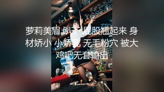 巨乳轻熟女 身材超丰腴 皮肤白皙 被小哥无套输出 上位骑乘啪啪打桩 操的不过瘾自己猛抠骚穴 淫水喷了一床单