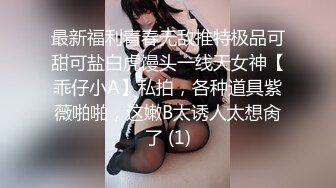 大型游泳馆暗藏针孔真实偸拍女客换衣淋浴室内部春色大多数都是年轻人大奶妹子貌似怀孕了腹部微微隆起