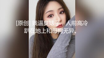 【新片速遞】  商场女厕小手电偷拍牛仔短裤美女❤️干净肥美的嫩鲍鱼