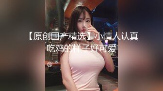 【新片速遞】   漂亮美乳美眉3P 身材娇小皮肤白皙 深喉吃鸡 被两根大肉棒连续轮流无套输出 娇喘连连 内射 