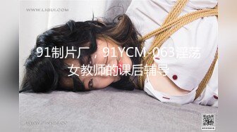  流出民宿旅馆偷拍 碎花裙过膝袜的大胸美女与一边玩王者荣耀的