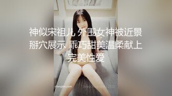 【新片速遞】  商场女厕蹲守粉衣黑裤眼镜美妇❤️两片紧闭的细长红穴缝真想插进去