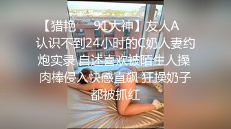 女上露脸面对大鸡鸡，发情少妇使劲往逼里塞