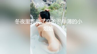 00后的快乐夜生活 奔驰男来买单 【03年安琪拉表妹】带上闺蜜一起酒吧热舞，厕所自慰，奔驰里舔逼，青春就要肆意挥霍，刺激 (3)