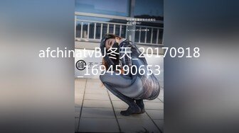 【泰国红灯区】眼镜男约了个扎着辫子泰国妹子 沙发上操口交抱起来干被操的呻吟不断