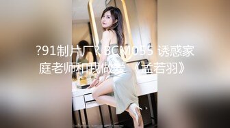 大陸AV剧情：空降兩女优制服丝袜挑逗双飞轮草_