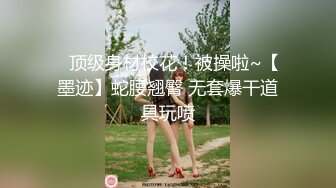 【新片速遞】 卷发虎牙轻熟女露脸全裸自慰，丰满身材，白虎穴还算干净手指抠逼，白浆渗出