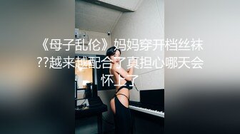 偷拍 恋物癖眼镜领导下午约炮美女秘书一边抽烟