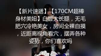 国内厕拍大神混入主播公司尾随女主播进女厕偷拍,拍完她们粉嫩的鲍鱼,还去直播间看她们唱歌