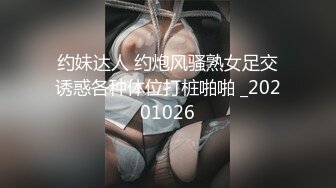 老婆情趣表演，拿筷子夹阴唇、夹乳头诱惑，想舔了吗