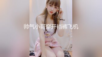 单位女厕近距离偷窥牛仔裤美女逼洞吊着一条凝固的血条