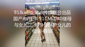 大叔和18岁小姑娘在床上倡导着做爱的乐趣帮女孩顺利破处完又直接干屁眼