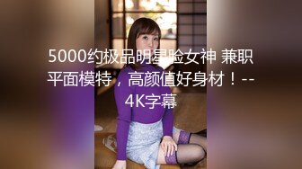 3500元网约样貌清秀性感的气质美女啪啪,上来就扒光衣服在沙发上干她,扯着头发狠狠后入,销魂淫叫