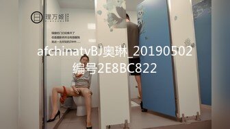 【MP4/HD】掏出奶子好柔软！翘起大屁股掰穴，特写视角小穴紧致，晃动奶子极度诱惑