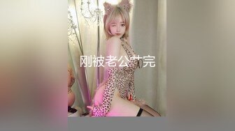  中年夫妻酒店找单男玩3P双洞齐插完美露脸