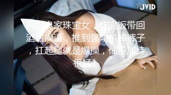 《魔手外购极品厕拍》商业城女厕全景偸拍超多少女少妇方便，逼脸同框，花臂少女尿量好足阴户微开相当诱惑，无水原档4K (7)