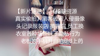 长相甜美性感小表妹新人老哥开房啪啪，看着挺文静嫩妹子骚的很，上来直接骑乘抽插自己动，换上连体网袜双腿肩上扛