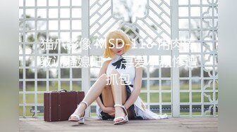 【明星颜值19岁无敌美妞】清纯长相，爆乳D罩杯，一线天粉穴，优点集于一身，跳蛋震动阴蒂，超大美腿爽的一扭一扭