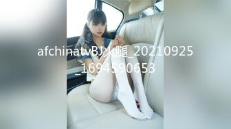 【OnlyFans】逃亡JJ爱KK，狂干群P，大型淫乱场面，两人真实夫妻，女的身材超级棒，群p的场面太过震撼 12