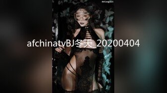 三男壹女4P名場面 被大漢無情蹂躏，上下前後全方位操逼，兩根大屌雙洞齊開