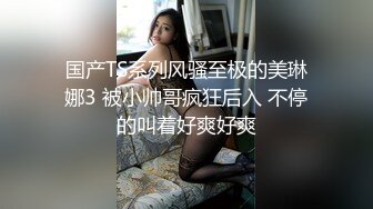 与光滑的长黑发美女重逢！