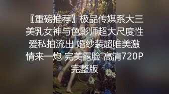 气质尤物美御姐，躺在床上寂寞难耐，搔首弄姿诱惑，翘起大肥臀，扒开内裤揉穴，跳蛋震骚逼