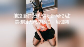  极品高颜值漂亮华裔妹子跪舔狂吃大洋屌 那表情骚透了