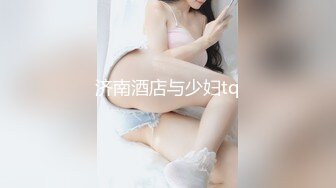 白虎小少妇露脸伺候小哥啪啪，激情上位草着大哥还跟狼友互动撩骚，干累了让小哥侧入无套，浪叫呻吟不止精彩