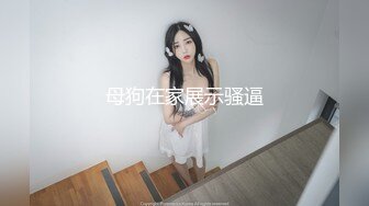   榨汁机小妹妹白丝诱惑跟狼友互动撩骚，按摩棒玩弄逼逼撅着屁股给狼友看