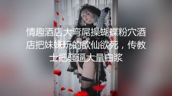 操女友屁股，两片唇粉嫩