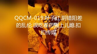 骚女两男一女3P激情大战 两根JB轮着舔边口边呻吟，前后一起插上位骑坐 射在奶子上