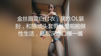 00后清纯反差少女『LT软软兔』 逛街露出差点被大叔发现，洗手间翘起翘臀让哥哥后入