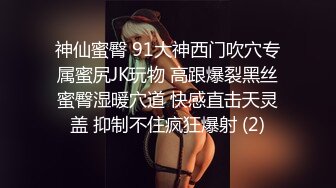 大胸美少妇和客户在小屋啪啪,旁边有人担心被听见强忍呻吟