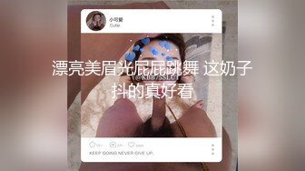 两个00后清纯美少女，一脸呆萌，道具自慰，震动棒插嫩穴，微毛肥鲍，特写给你，慢慢抽插诱惑