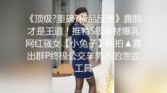  文静的小少妇露脸丝袜高跟短裙漏着两个骚奶子跟狼友撩骚，让小哥抱着揉奶玩逼