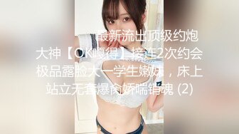 43岁的老婆，肥逼全是白浆，先用手搞搞鲍鱼，再把鸡巴插入，饥渴的淫穴又湿啦！