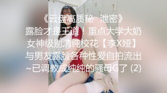 双飞漂亮美女 身材苗条细长腿穿上黑丝白丝 享受帝王般服务 逼逼换着操 貌似逼操多了很难射 还要手机边看小电影边操