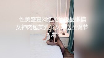  熟女阿姨偷情老外 又舔又亲 被无套输出 完事还送阿姨一条裙子 非常开心