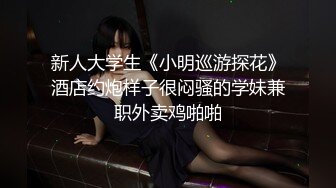  红裙美女换上制服居家操逼 扶男友大屌吸吮 边舔边自摸骚逼 怼小穴一下挺入