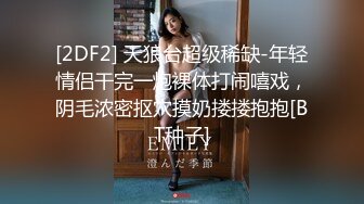 大神潜入大学女厕全景偷拍 背包美女的小黑B