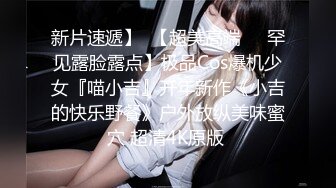 风骚的良家少妇小奶妈，跟狼友互动撩骚激情大秀直播，奶子不大奶水不少一挤都喷啊，自慰逼逼特写自己舔淫水