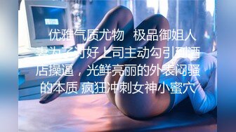 【哥只是一个传说】，漂亮清纯美女相伴，一对大白兔