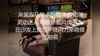 公司安排体检❤️屌丝同事趁机偷偷在外面偷拍女员工做乳房检查,被医生发现赶了出来