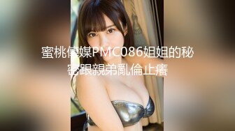 跟随抄底漂亮美女 黑骚丁卡着大屁屁真性感