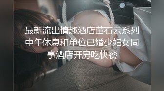 富姐和私人健身教练锻炼完脱光光在豪宅客厅对着镜子做爱1