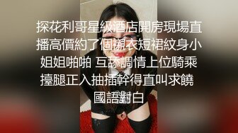 人间水蜜桃妖艳妹子大黑牛假吊自慰诱惑，掰穴特写拨开内裤摩擦骑乘假屌