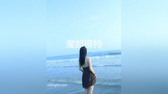 【新片速遞】   浴室暗藏摄像头偷拍表妹洗澡,脸上长满了青春痘,两只小娇乳和茂密的黑森林